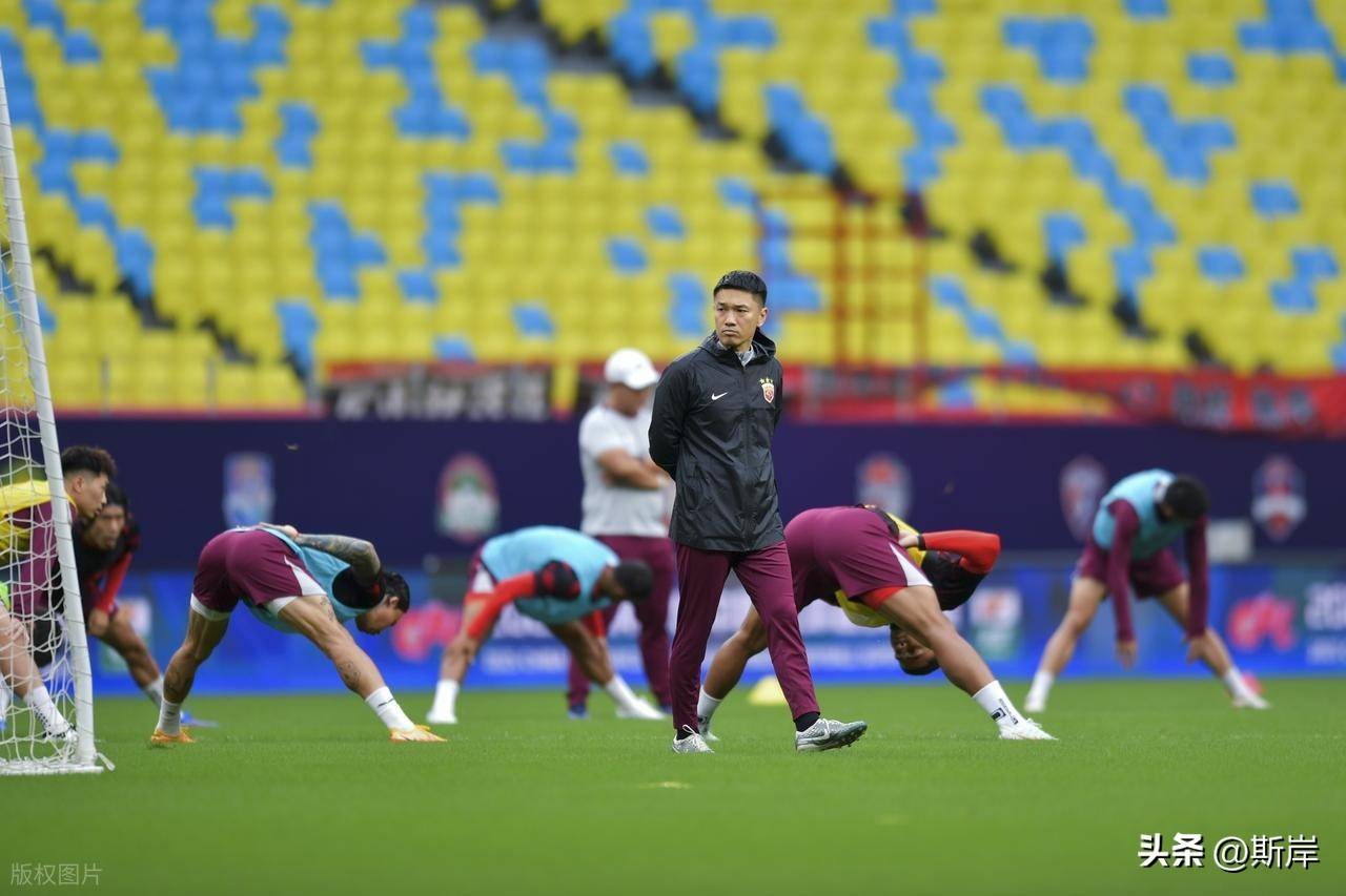 YY体育-多伦多猛龙训练开放日，关键战刷新队史纪录引观众欢呼，欧洲杯在即，赛季目标并未改变的简单介绍