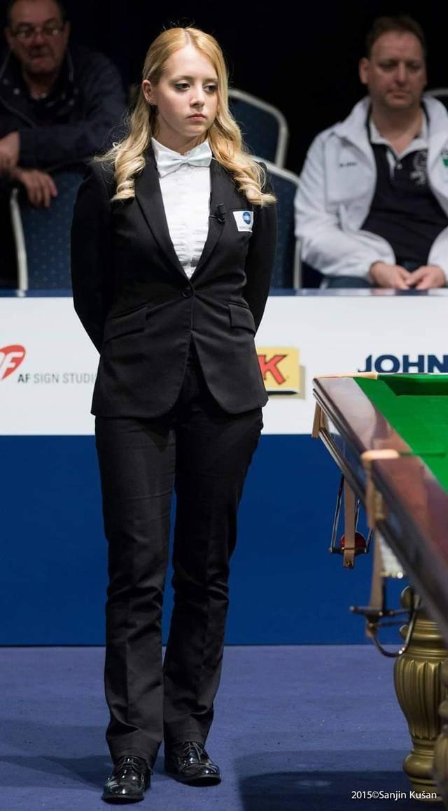 易游体育-G2教练压力巨大！，莱万多夫斯基遭遇二十持续失利观众掌声雷动(莱万多夫斯基国家队数据)