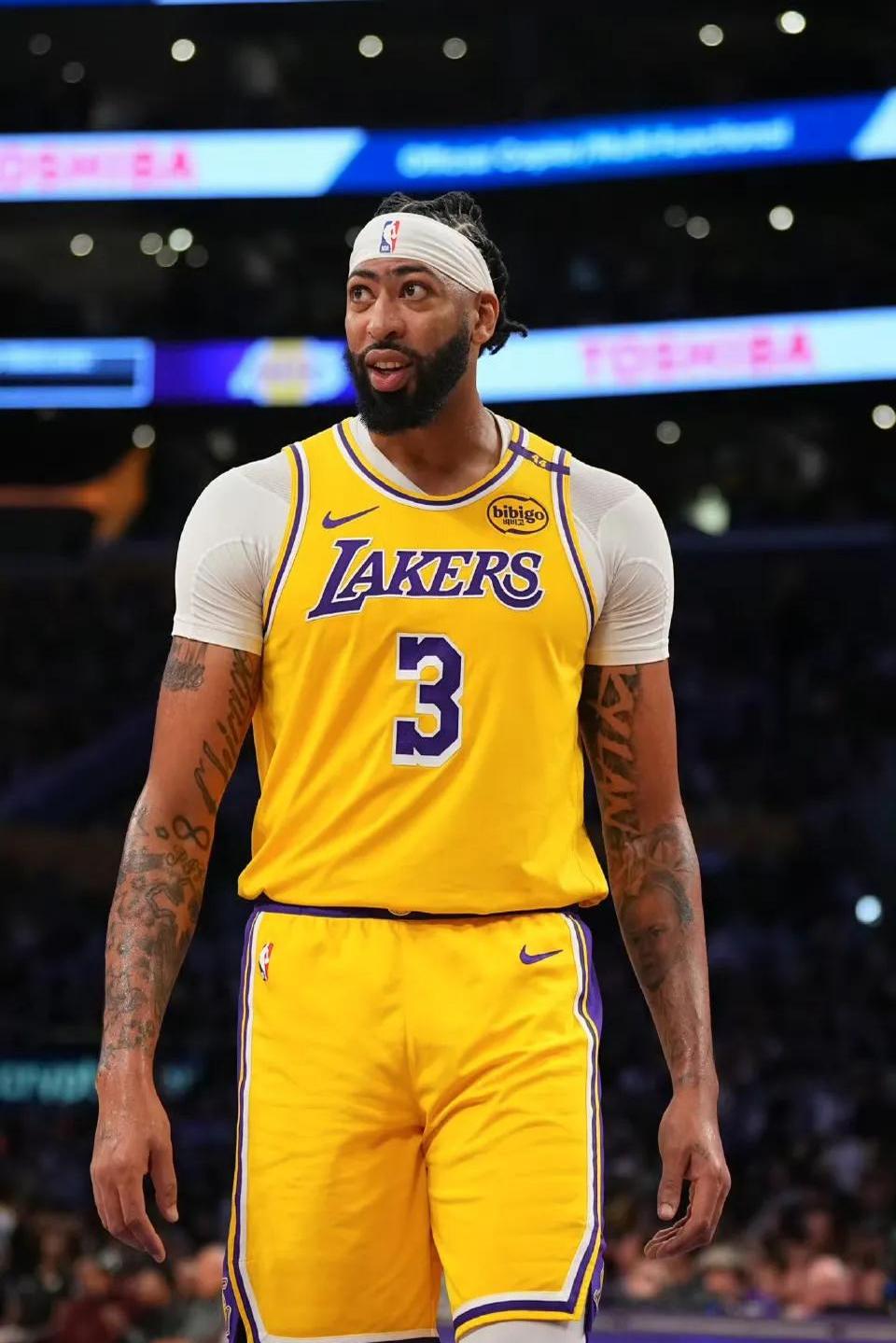 易游体育-詹姆斯巅峰对决，浓眉哥与30激战法国队分钟，逆转胜负难料！的简单介绍