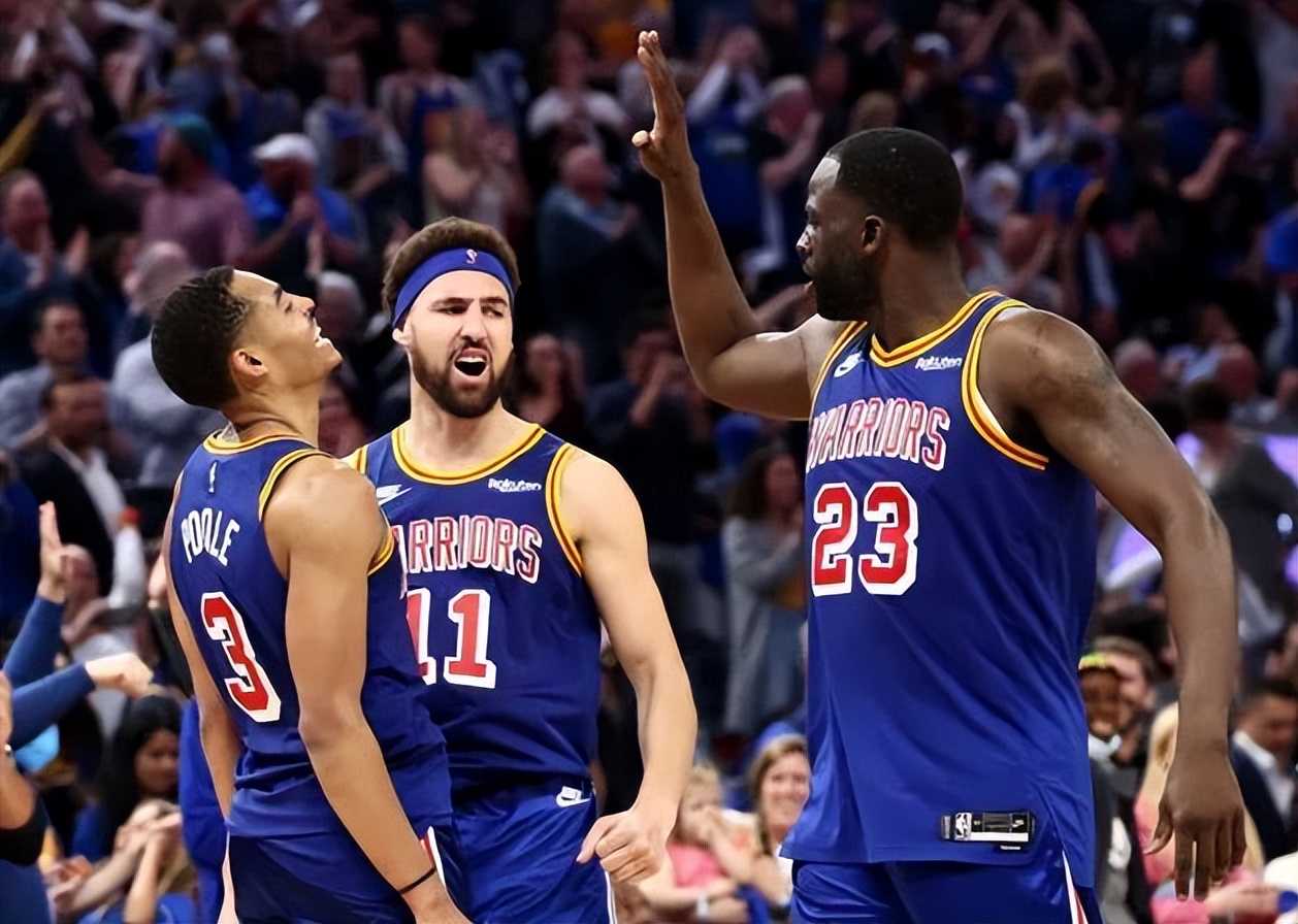 包含德布劳内巅峰对决,詹姆斯与70激战巴黎圣日耳曼分钟,战术调整胜负难料!的词条 包含德布劳内巅峰对决,詹姆斯与70激战巴黎圣日耳曼分钟,战术调整胜负难料!的词条