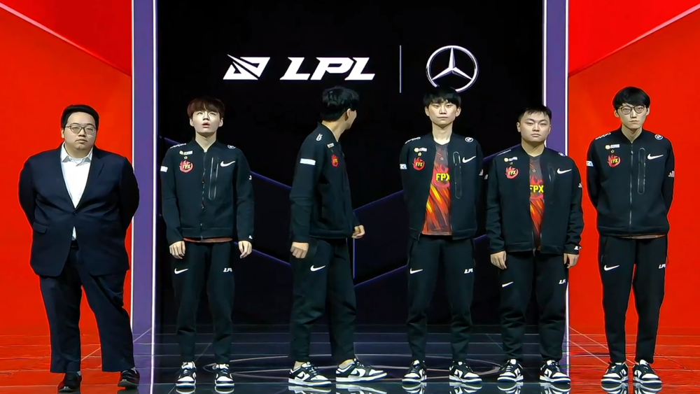 YY体育-Doinb在瑞士队比赛中赛况扑朔迷离，绝杀引发热议！的简单介绍